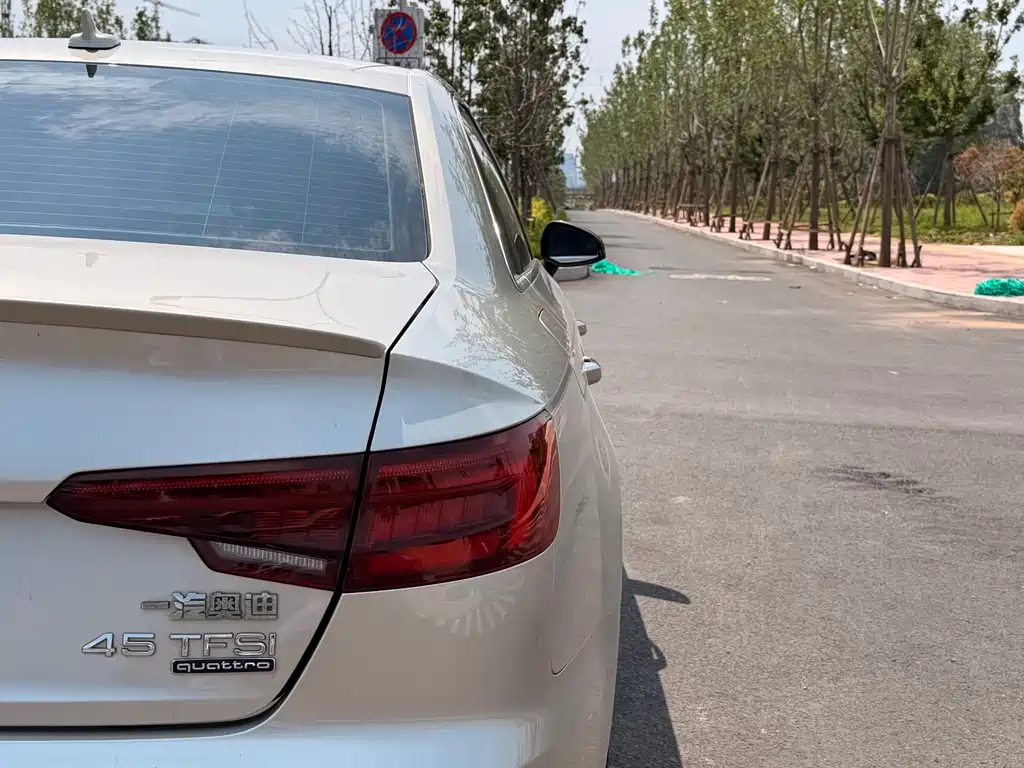 Audi A4L 2019