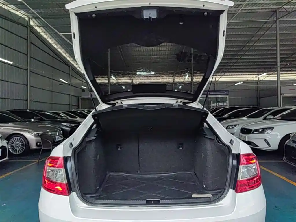 Skoda Octavia 2016 — фото 19