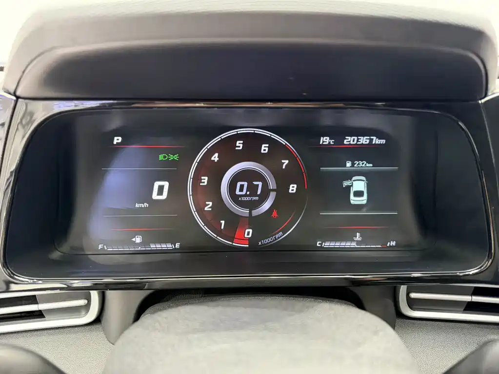 Hyundai Elantra 2023 — фото 10
