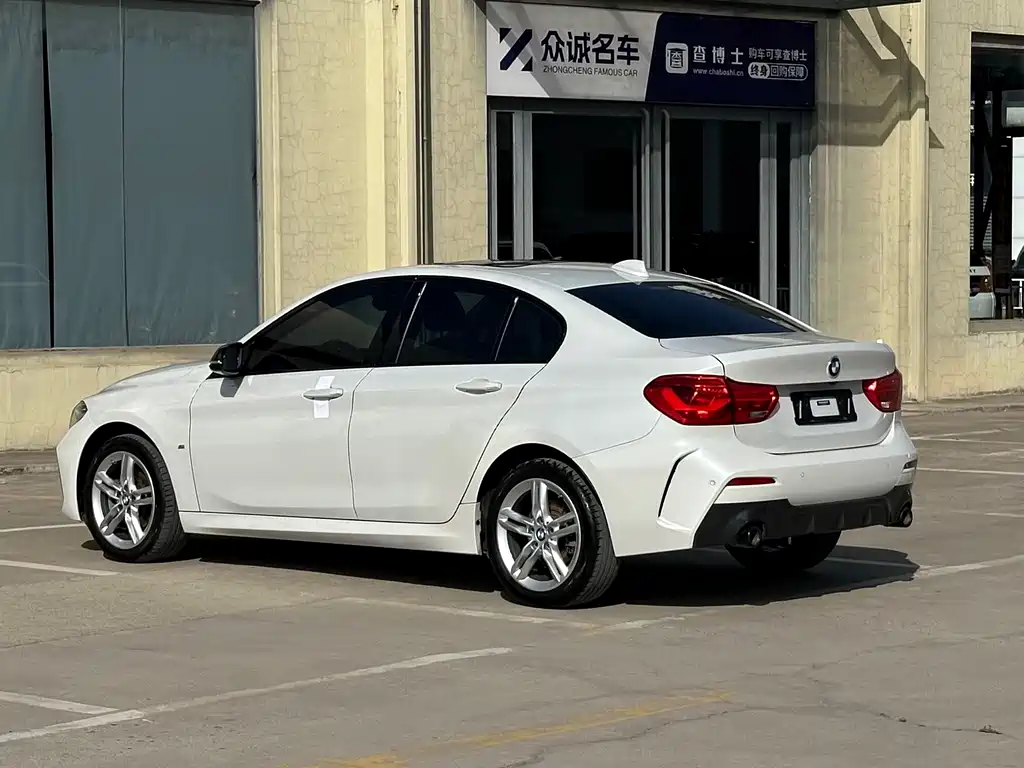 BMW 1 Series 2021 — фото 15