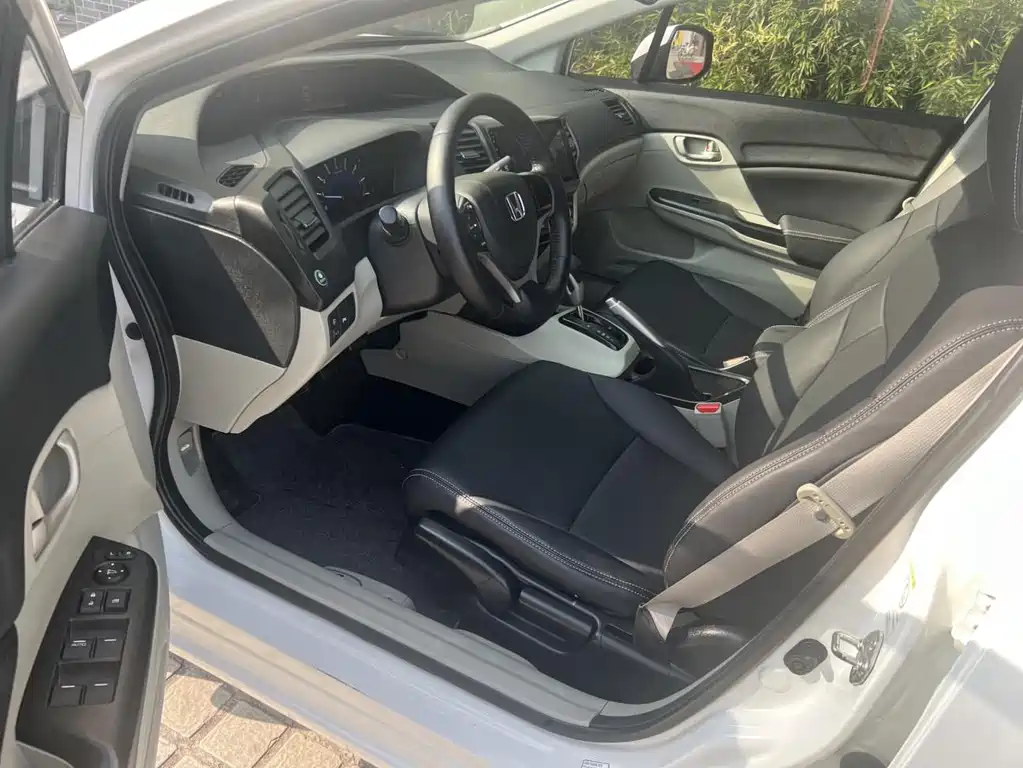 Honda Civic 2015 — фото 14