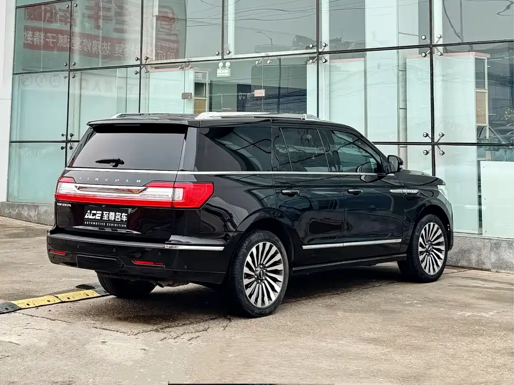 Lincoln Navigator 2019 — фото 4