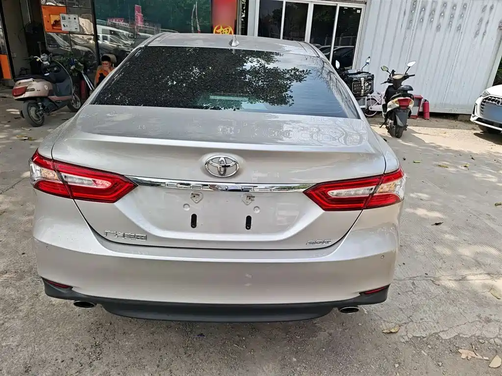 Toyota Camry 2023 — фото 4
