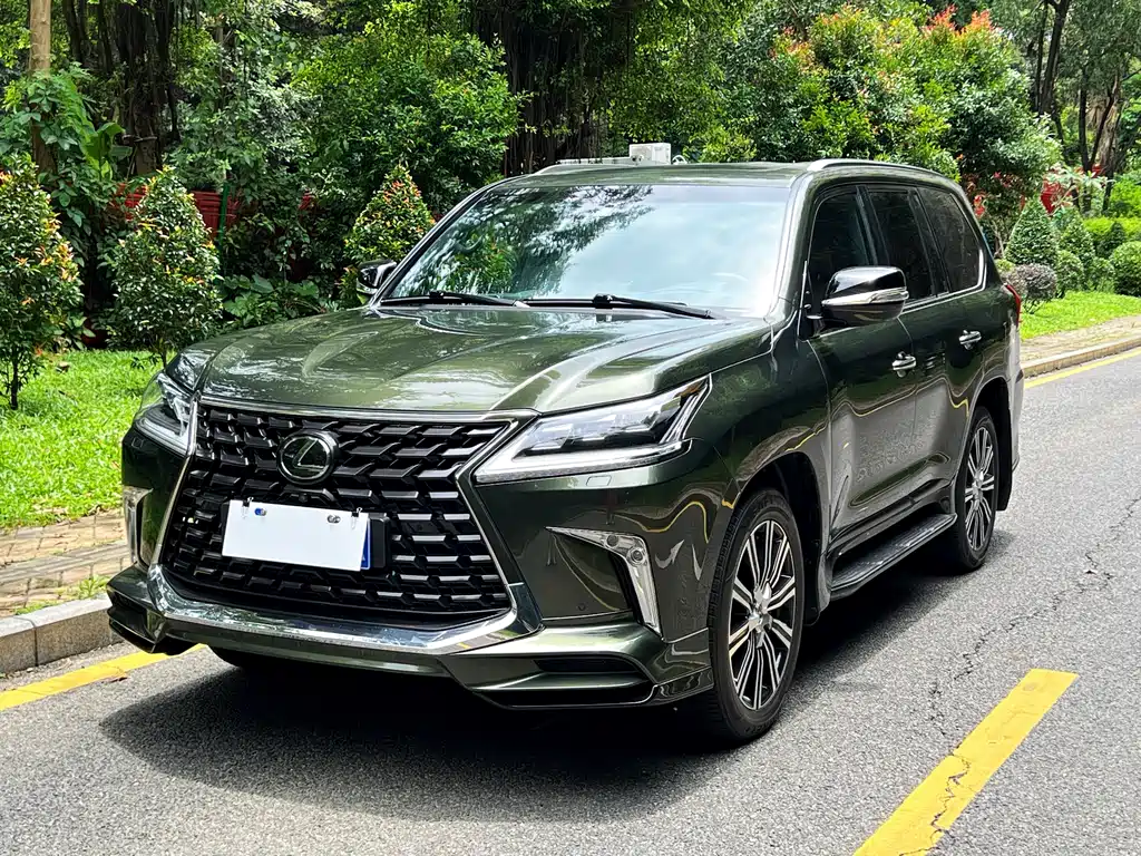 Lexus LX 2022 — фото 1