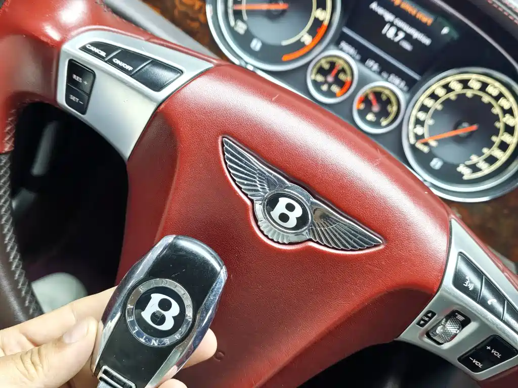 Bentley Flying Spur 2015 — фото 13