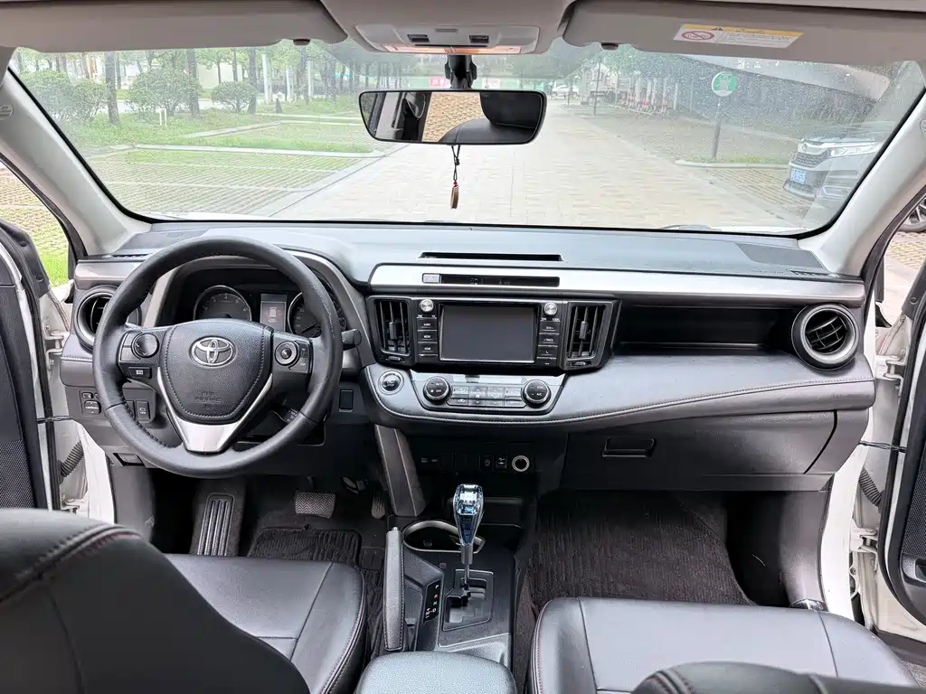 Toyota RAV4 2019 — фото 14