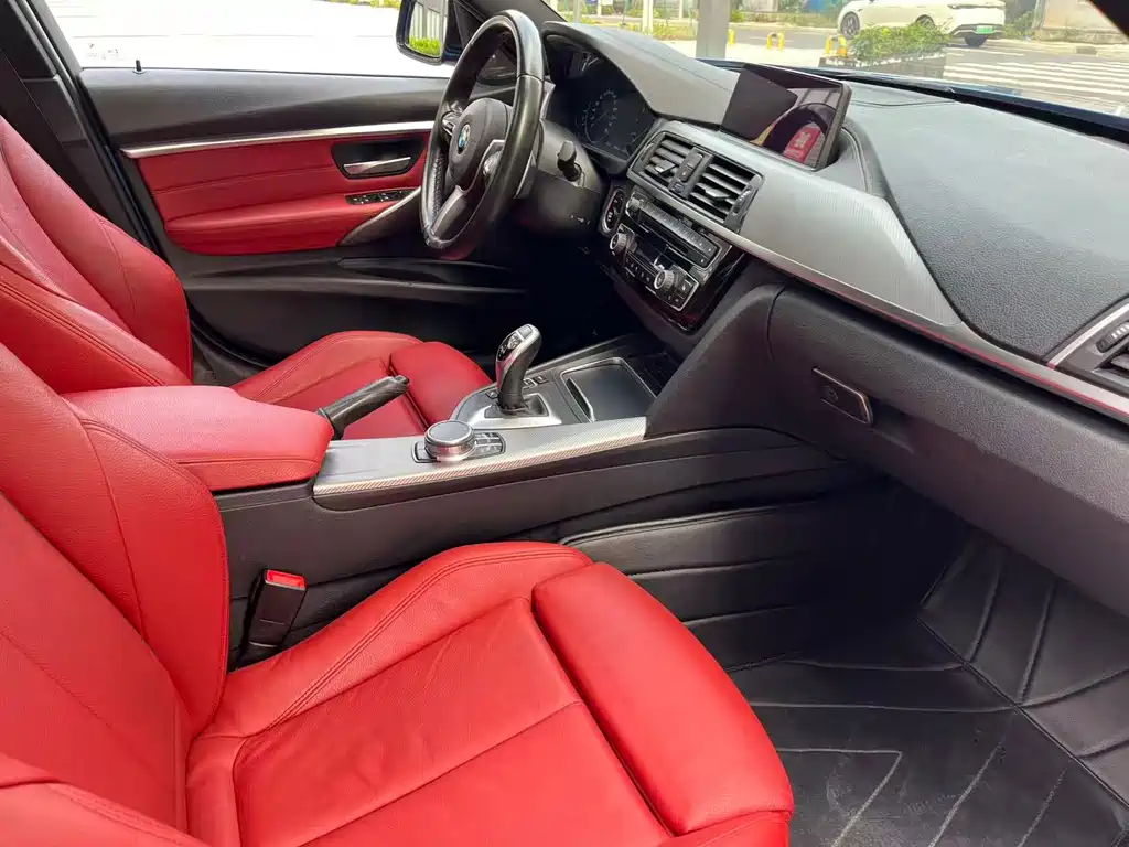 BMW 3 Series 2018 — фото 12