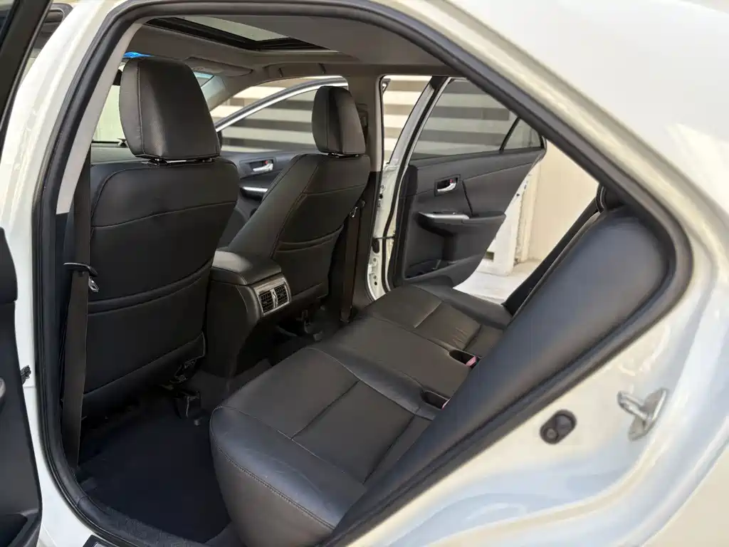 Toyota Camry 2016 — фото 15