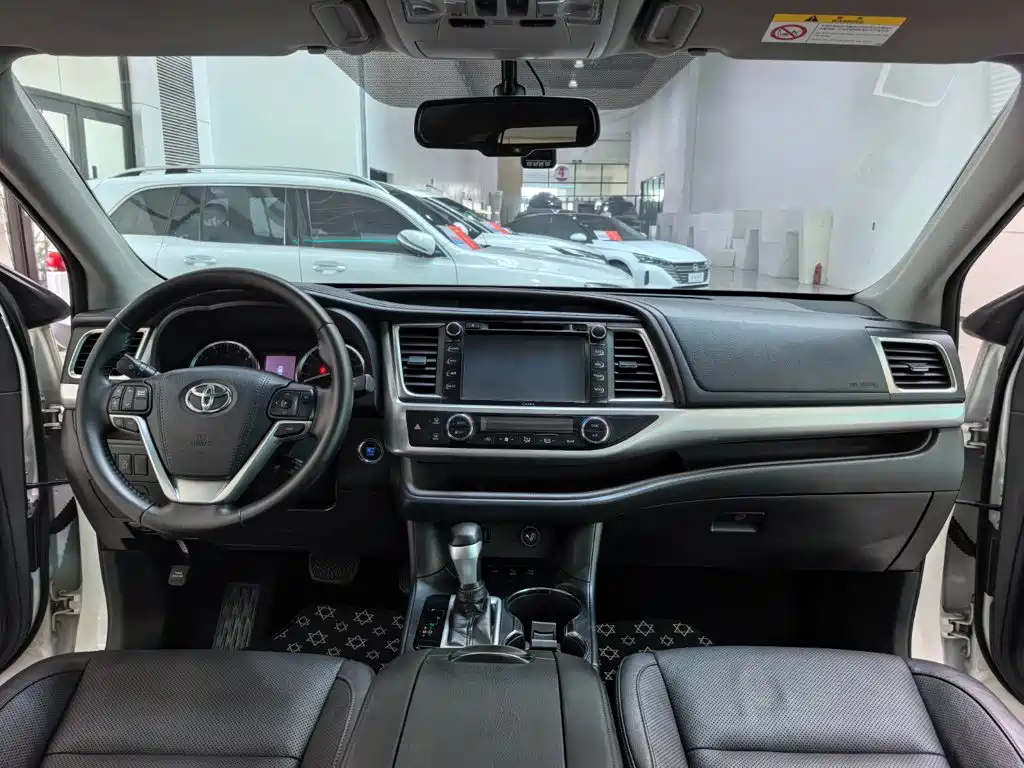 Toyota Highlander 2018 — фото 9