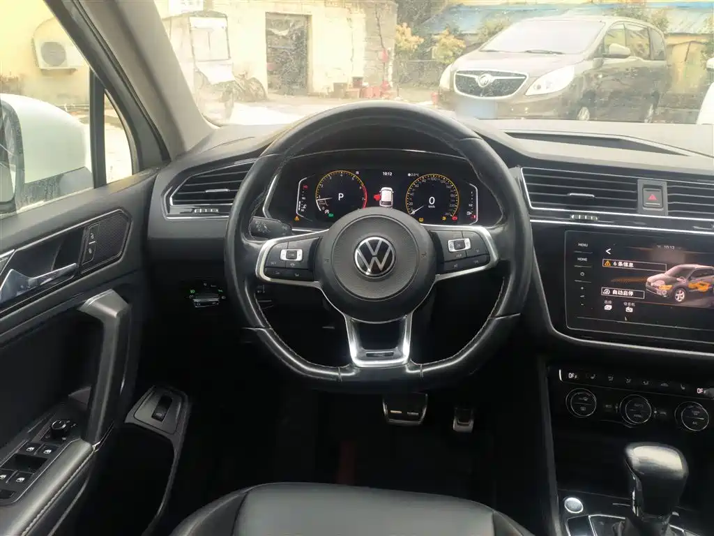 Volkswagen Tiguan L 2021 — фото 8