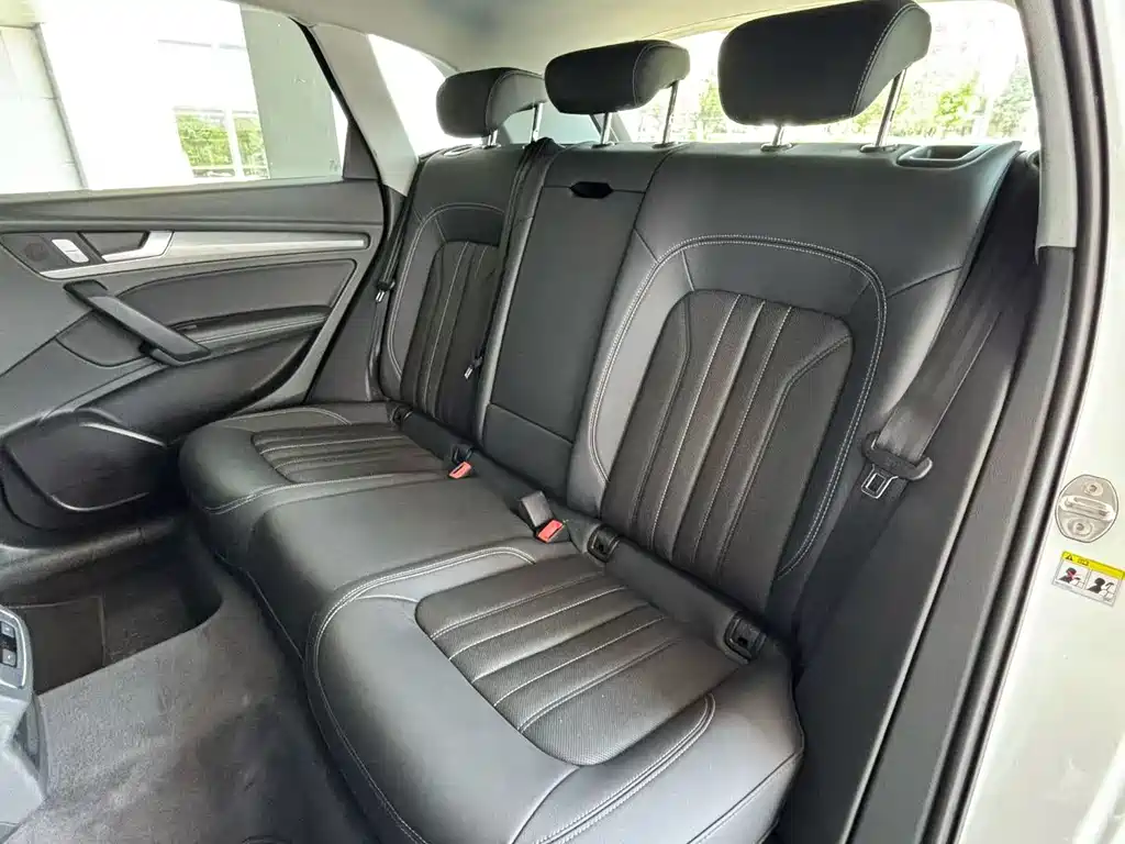 Audi Q5L 2023 — фото 10