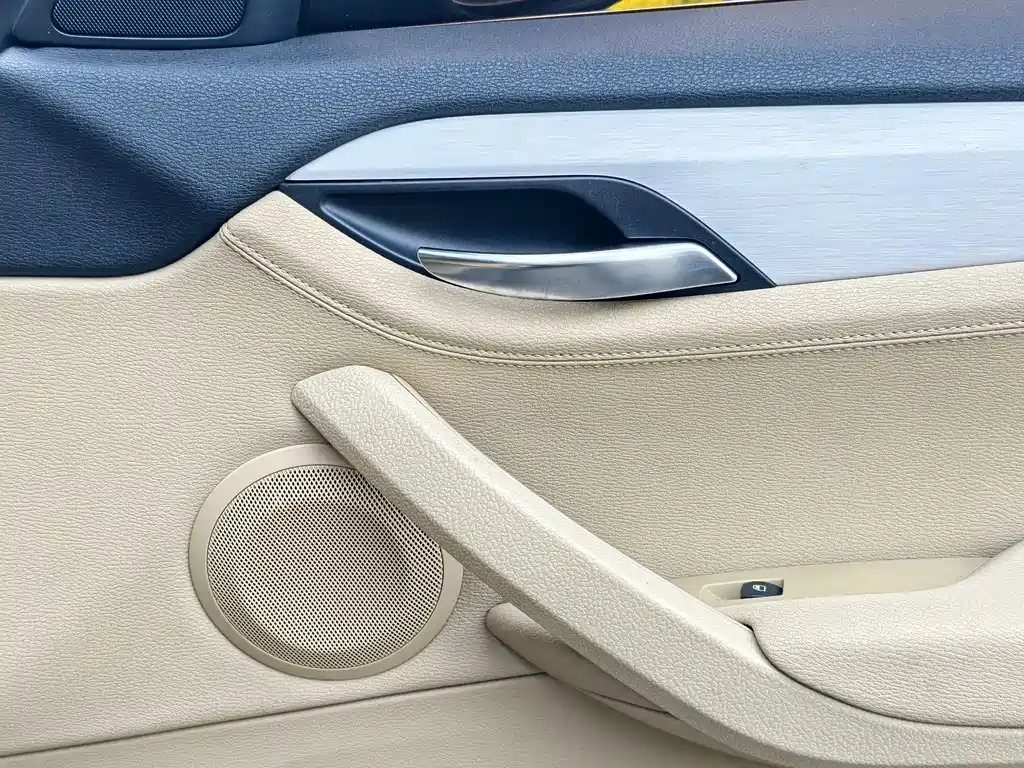 BMW X1 2012 — фото 49