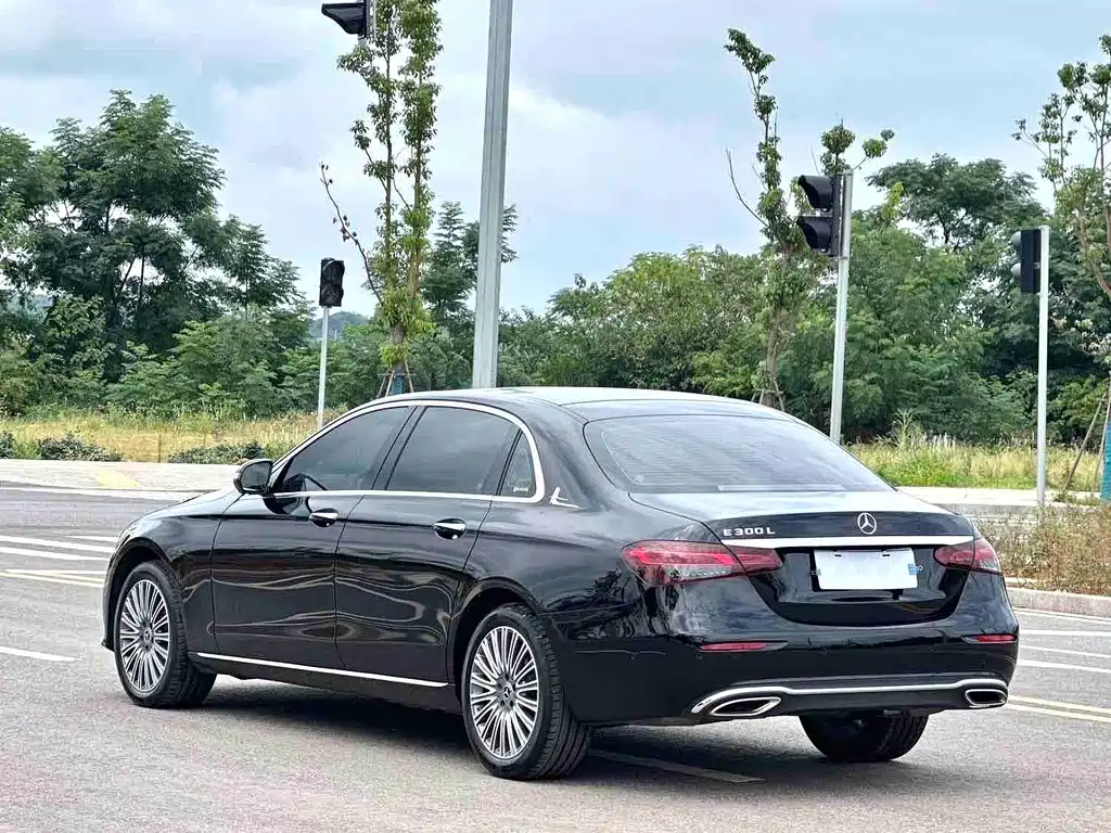 Mercedes-Benz E-Class 2022 — фото 6