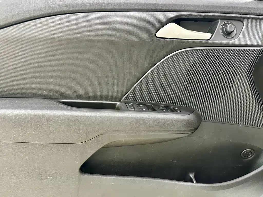 Chevrolet Cavalier 2018 — фото 17