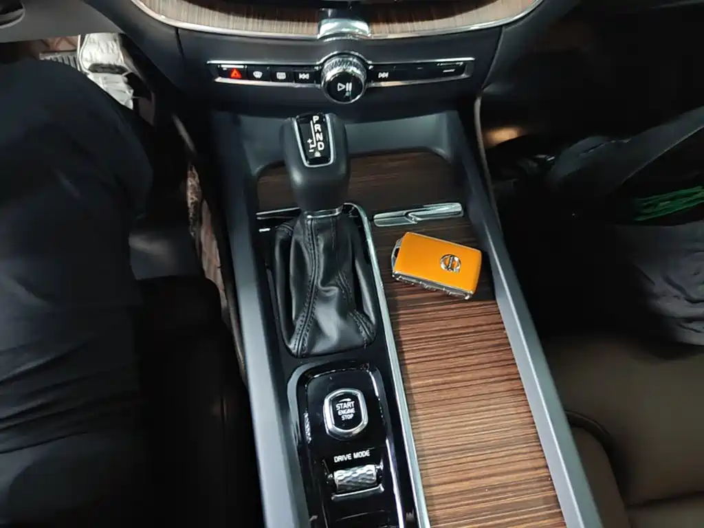 Volvo XC60 2020 — фото 14