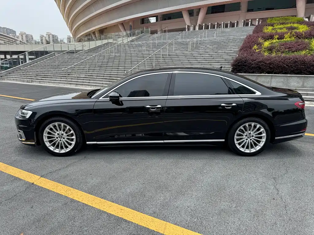 Audi A8 2018 — фото 4
