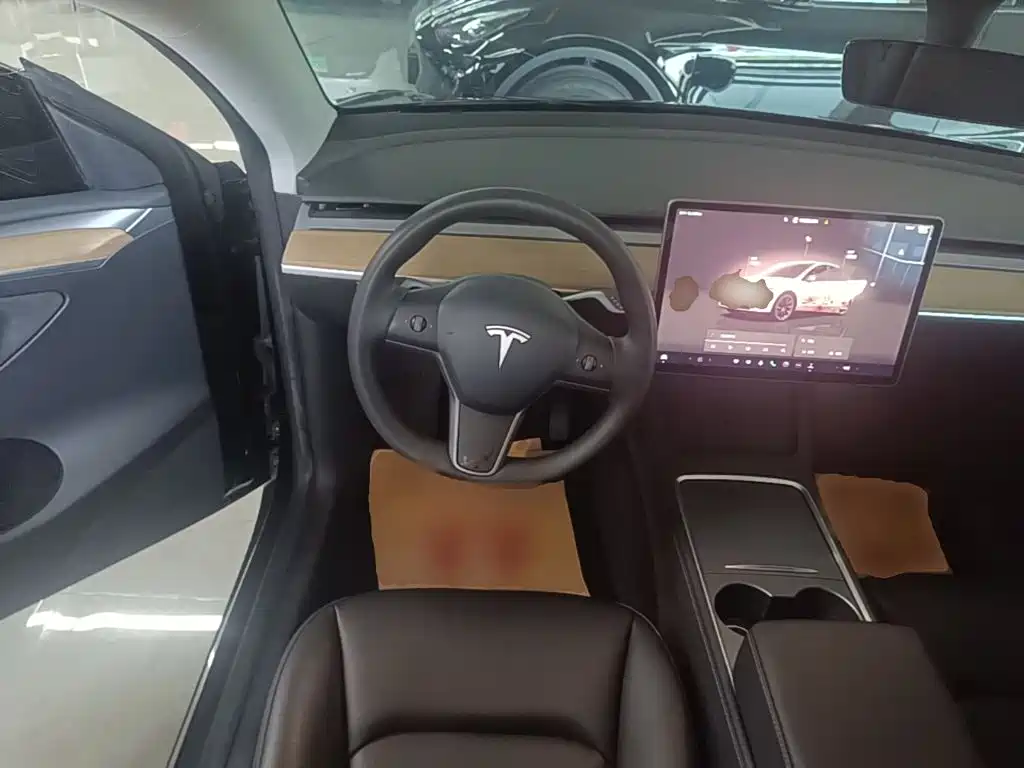 Tesla Model Y 2022 — фото 11