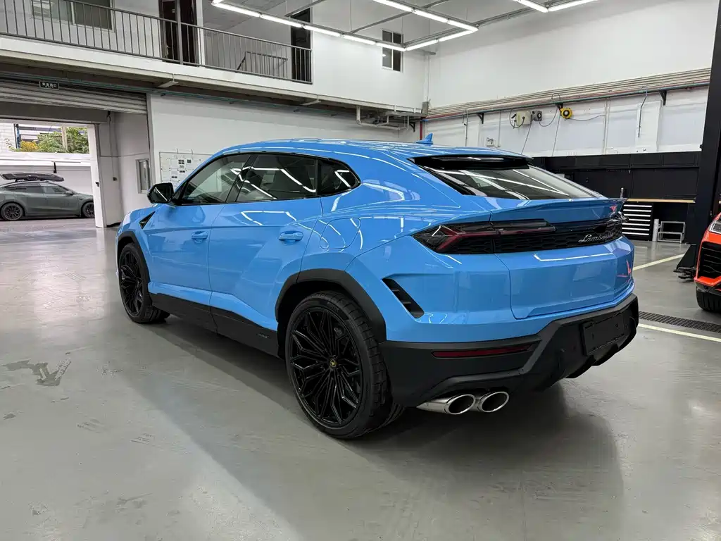 Lamborghini Urus SE — фото 11