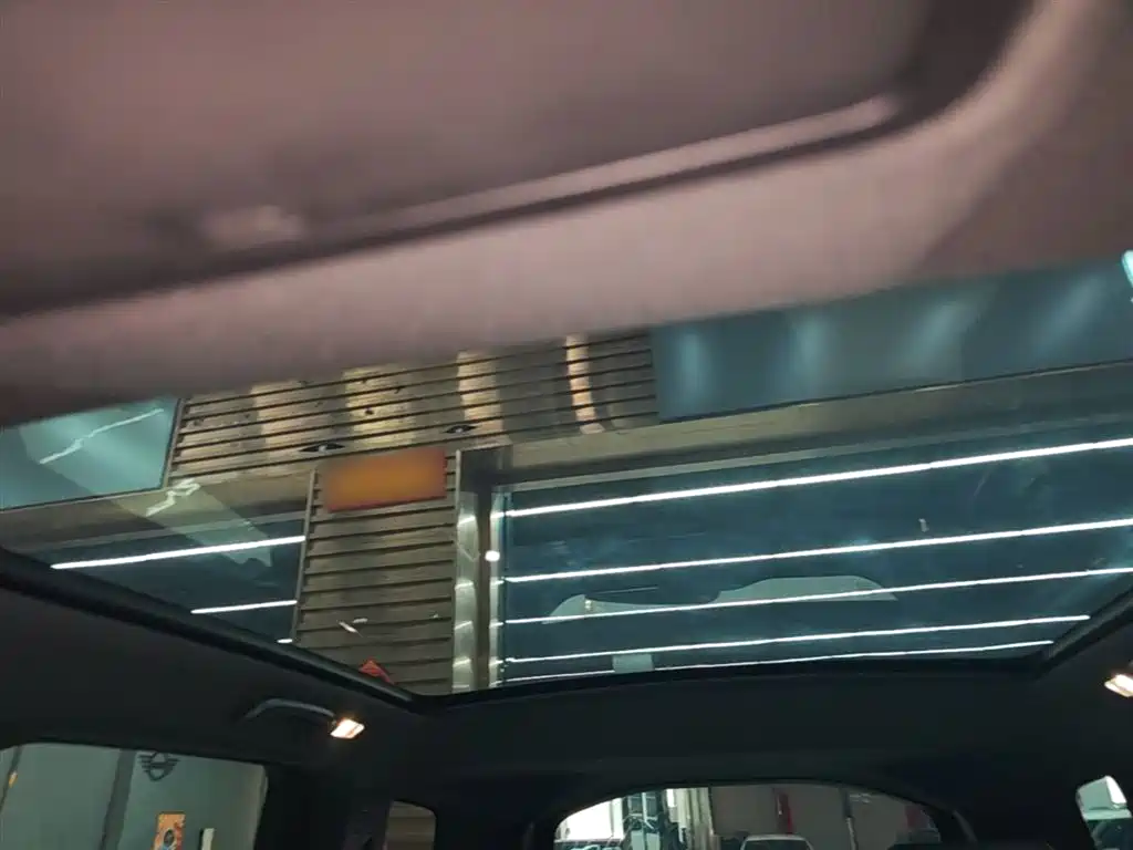 Land Rover Discovery Sport 2023 — фото 18
