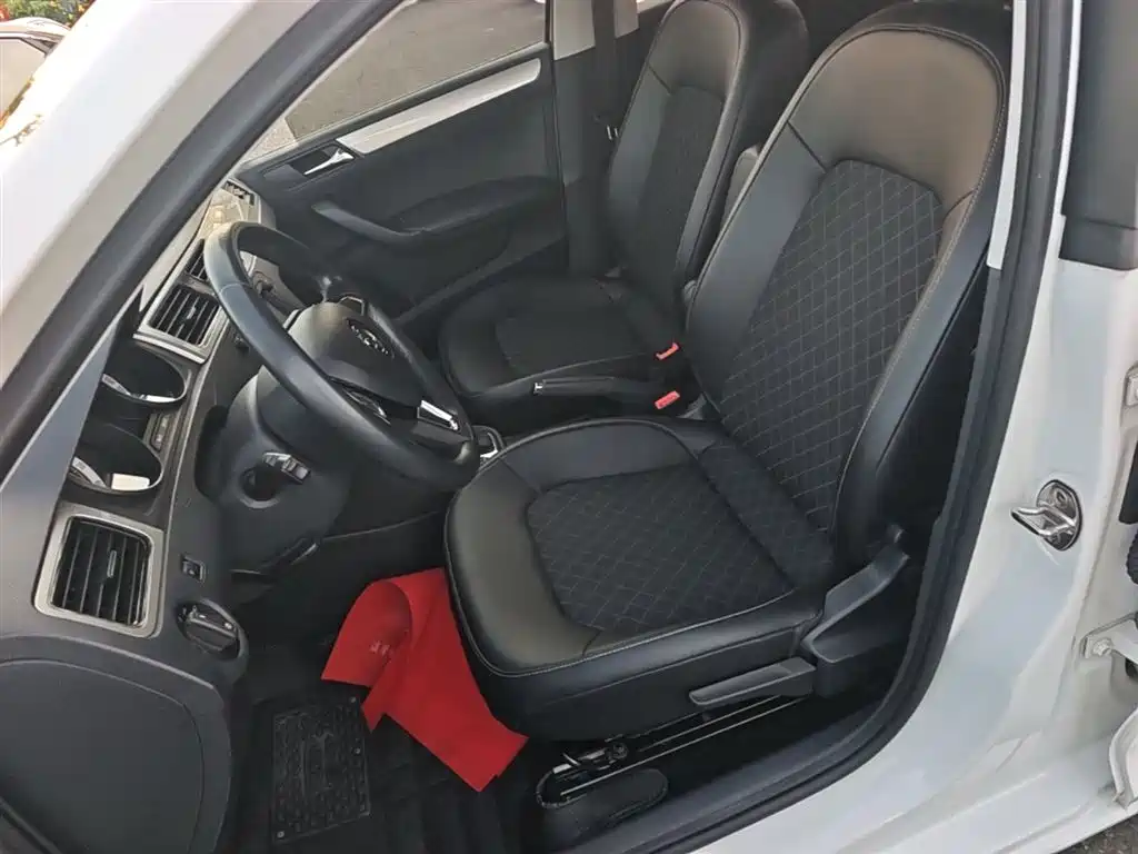 Skoda Rapid Spaceback 2019 — фото 15