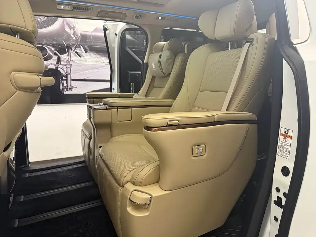 Toyota Alphard 2017 — фото 9