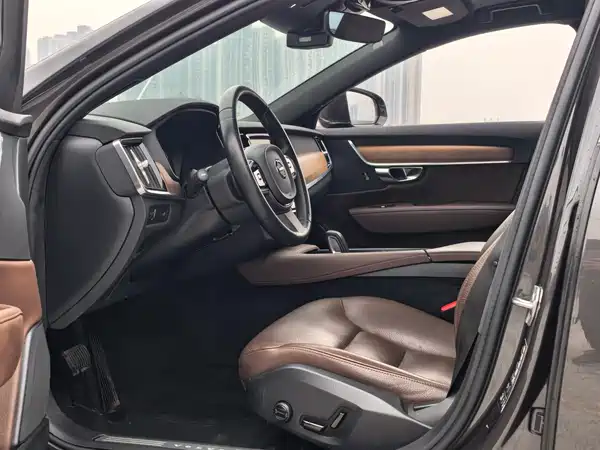 Volvo S90 2021