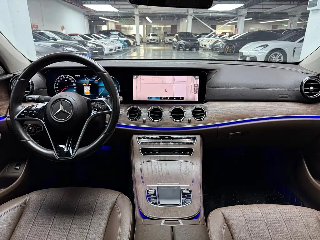 Mercedes-Benz E-Class 2023 — фото 11