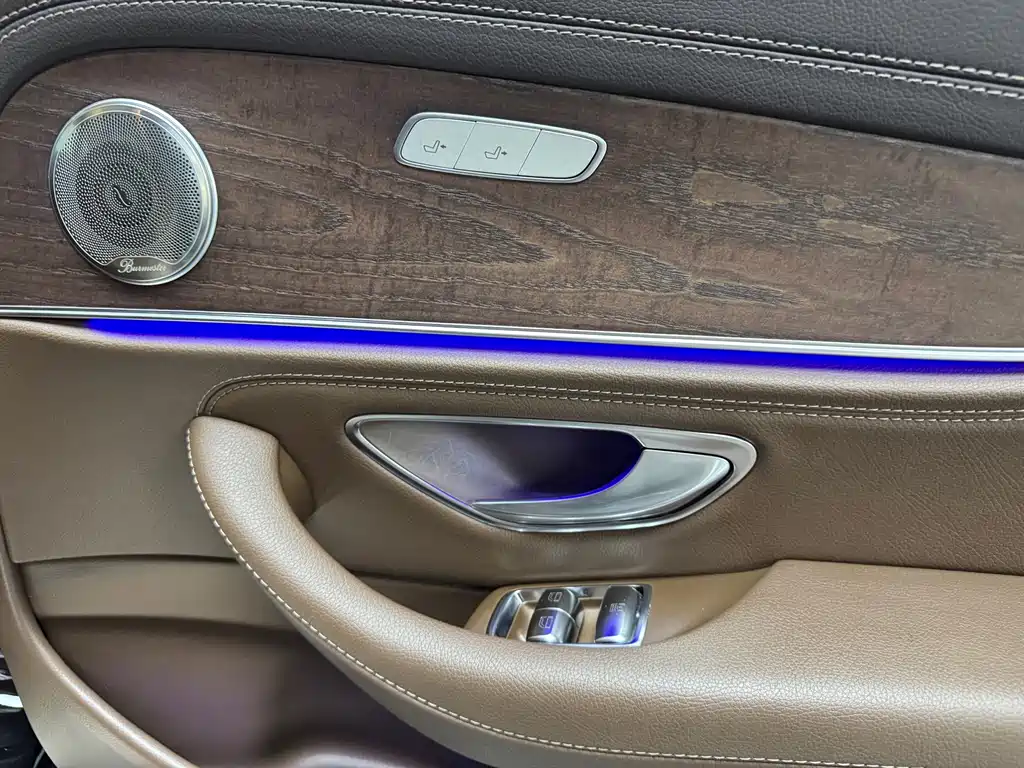 Mercedes-Benz E-Class 2023 — фото 15