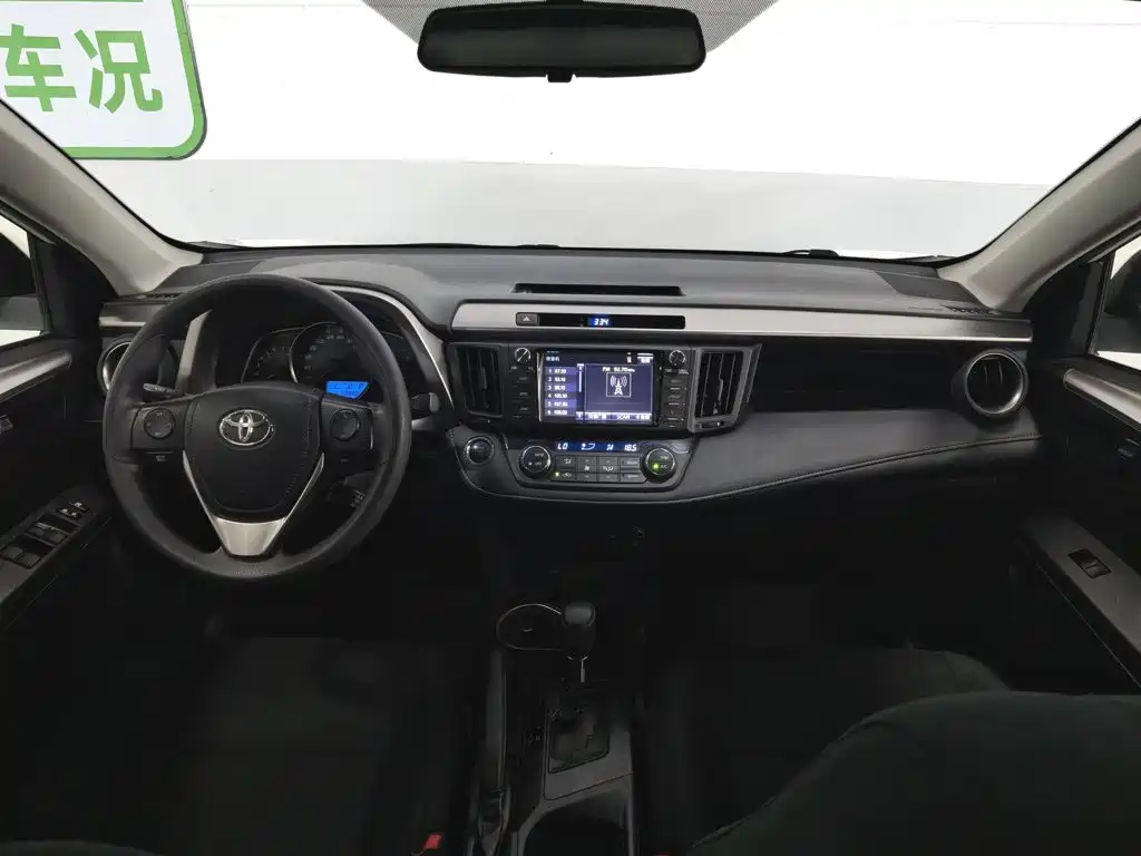 Toyota RAV4 2018 — фото 5