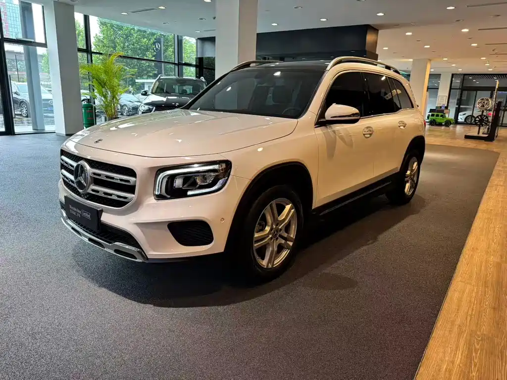 Mercedes-Benz GLB 2023