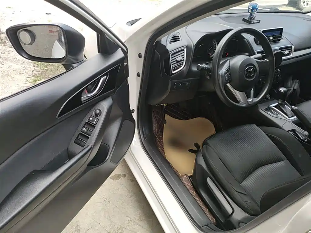 Mazda 3 Axela 2016 — фото 16