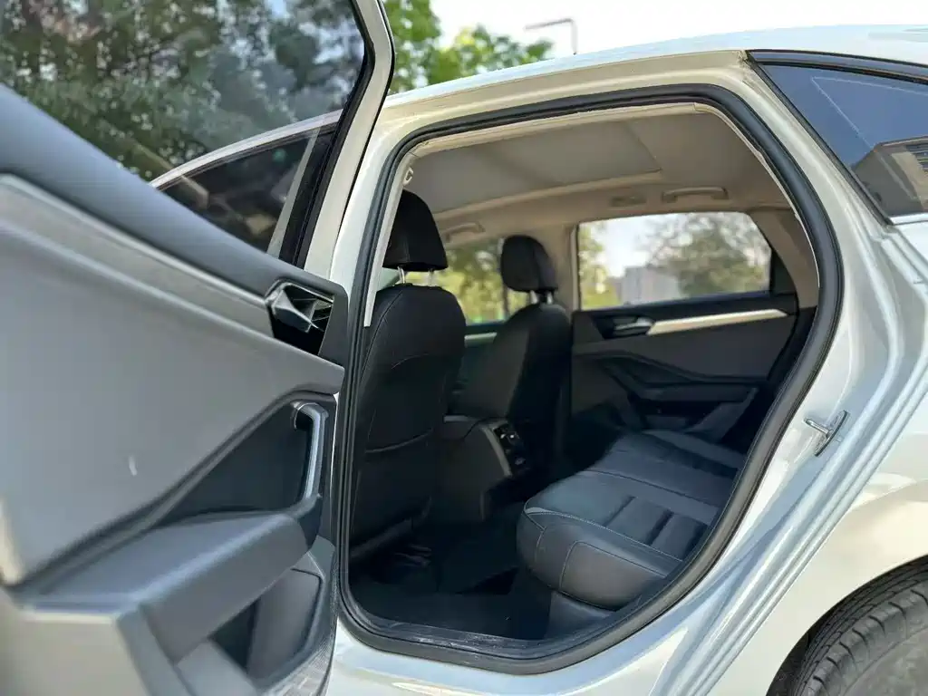 Volkswagen Sagitar 2021