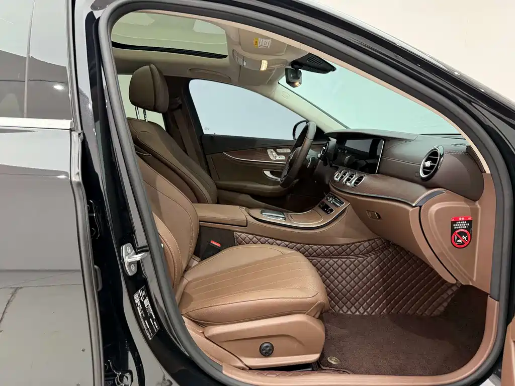 Mercedes-Benz E-Class 2023 — фото 17
