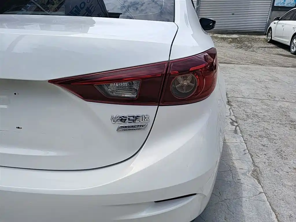 Mazda 3 Axela 2016 — фото 8