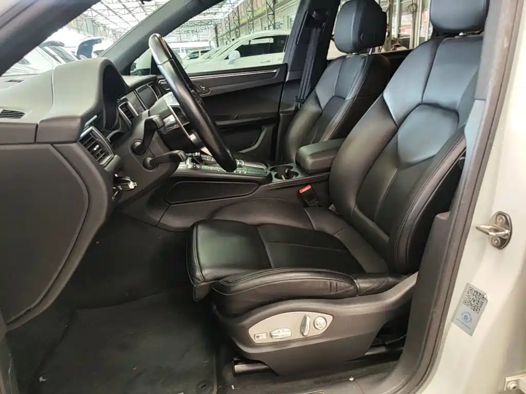 Porsche Macan 2017 — фото 15