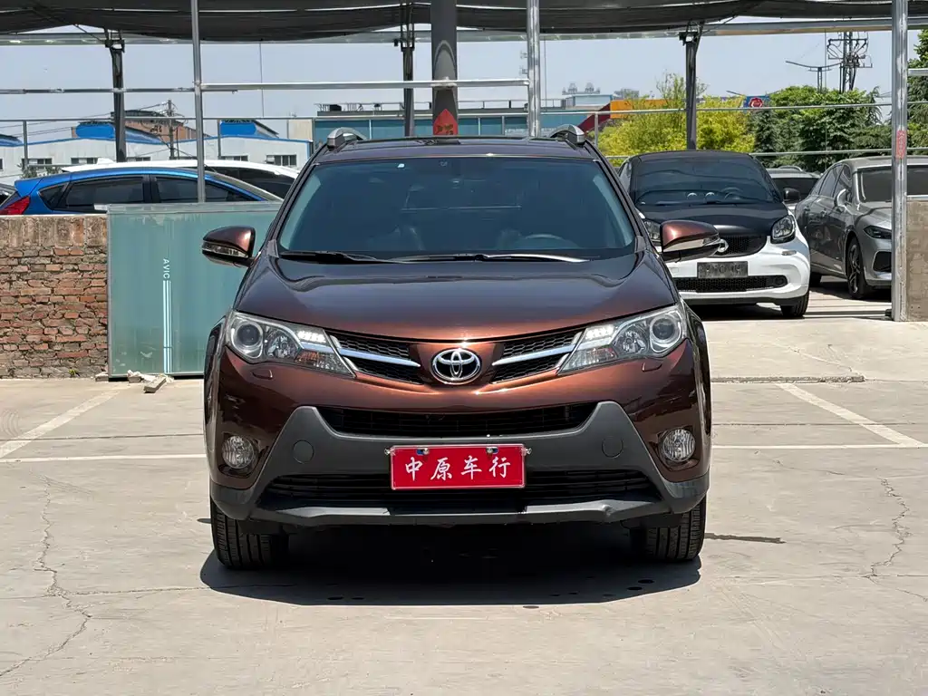 Toyota RAV4 2015 — фото 2