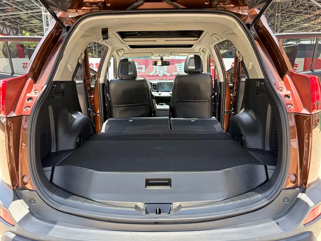Toyota RAV4 2015 — фото 14