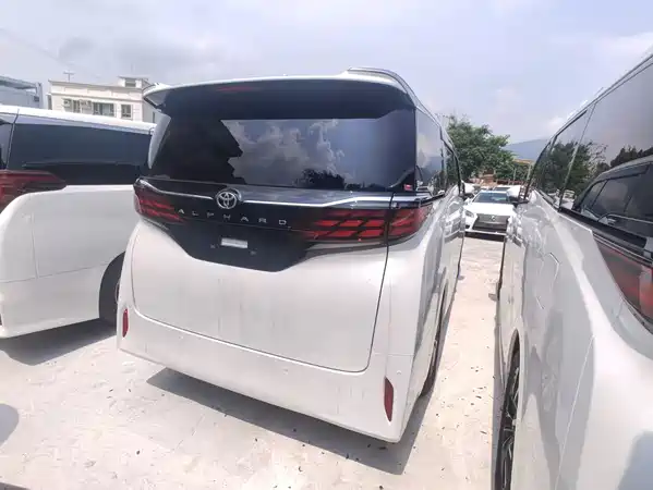 Toyota Alphard 2024