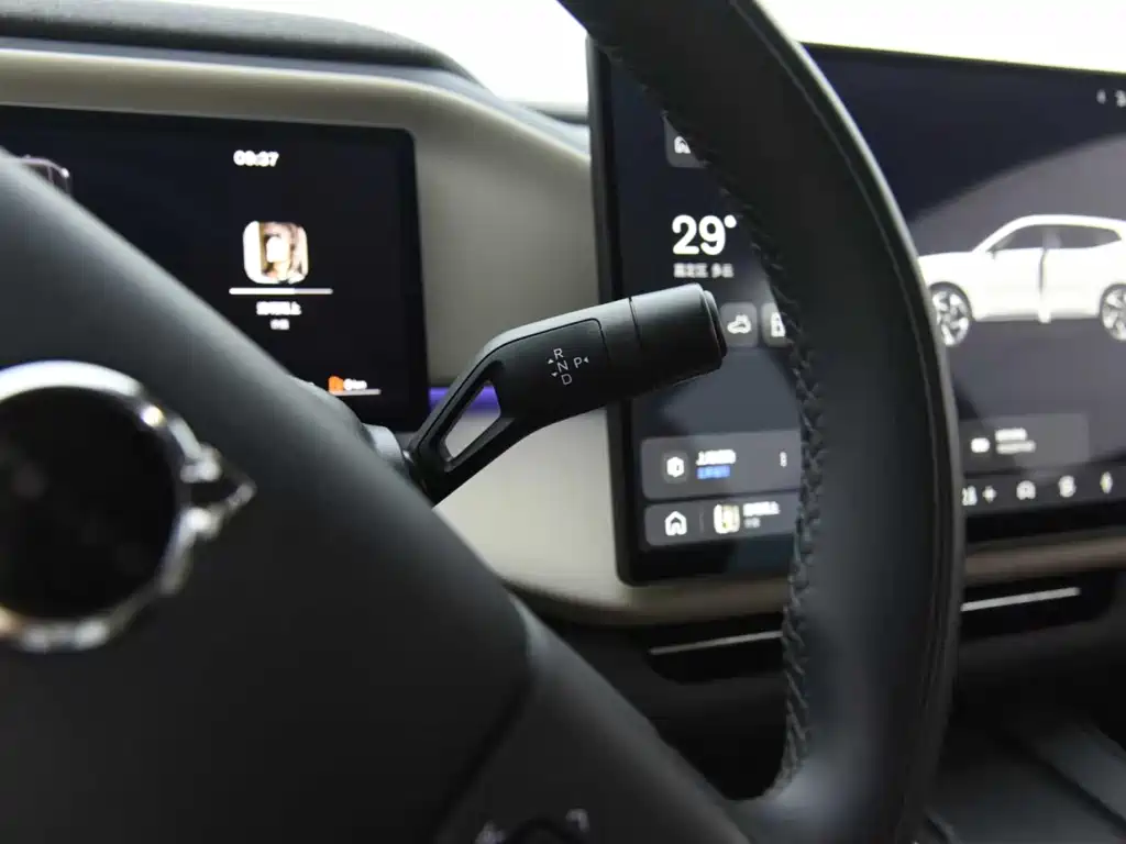 Volvo XC70 Plug-In Hybrid 2025 — фото 10