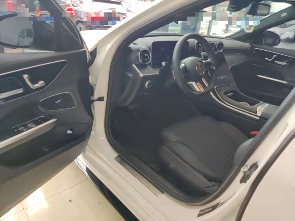 Mercedes-Benz C-Class 2025 — фото 10
