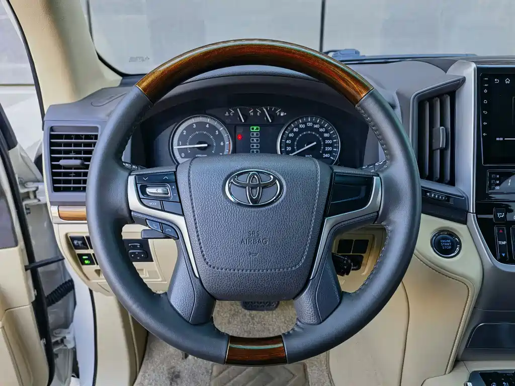 Toyota Land Cruiser 2016 — фото 12