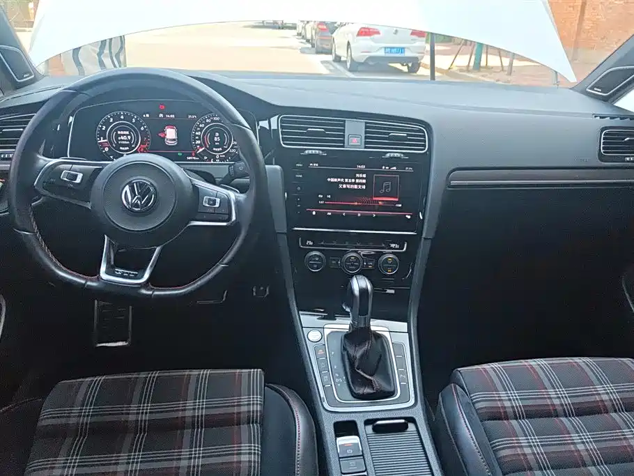 Volkswagen Golf GTI 2018 — фото 12