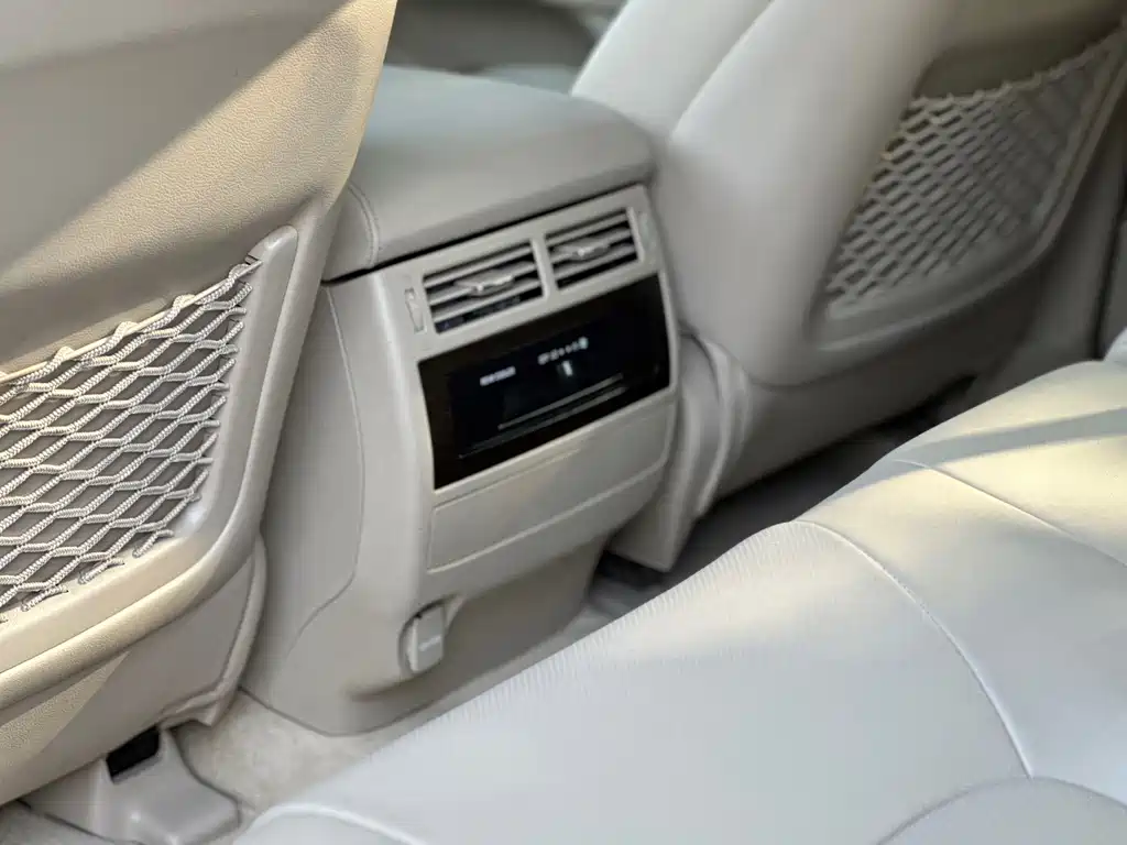 Toyota Land Cruiser 2020 — фото 12