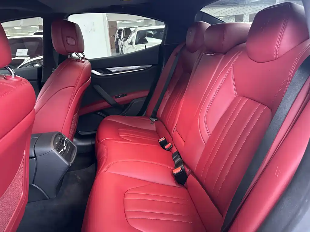 Maserati Ghibli 2021 — фото 11