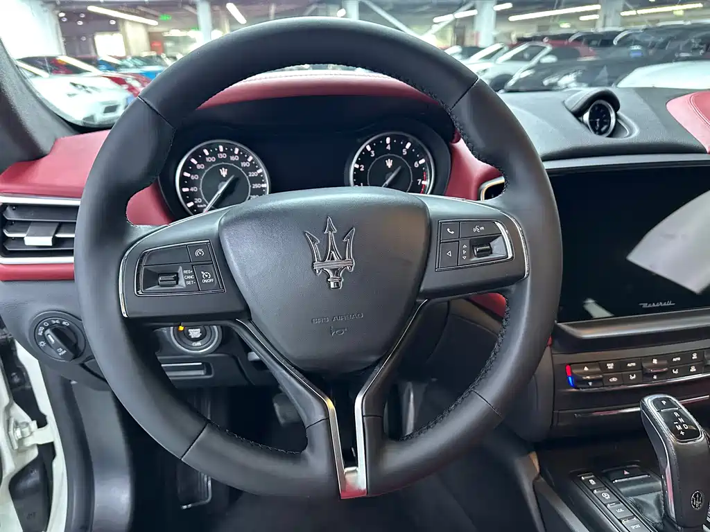 Maserati Ghibli 2021 — фото 6