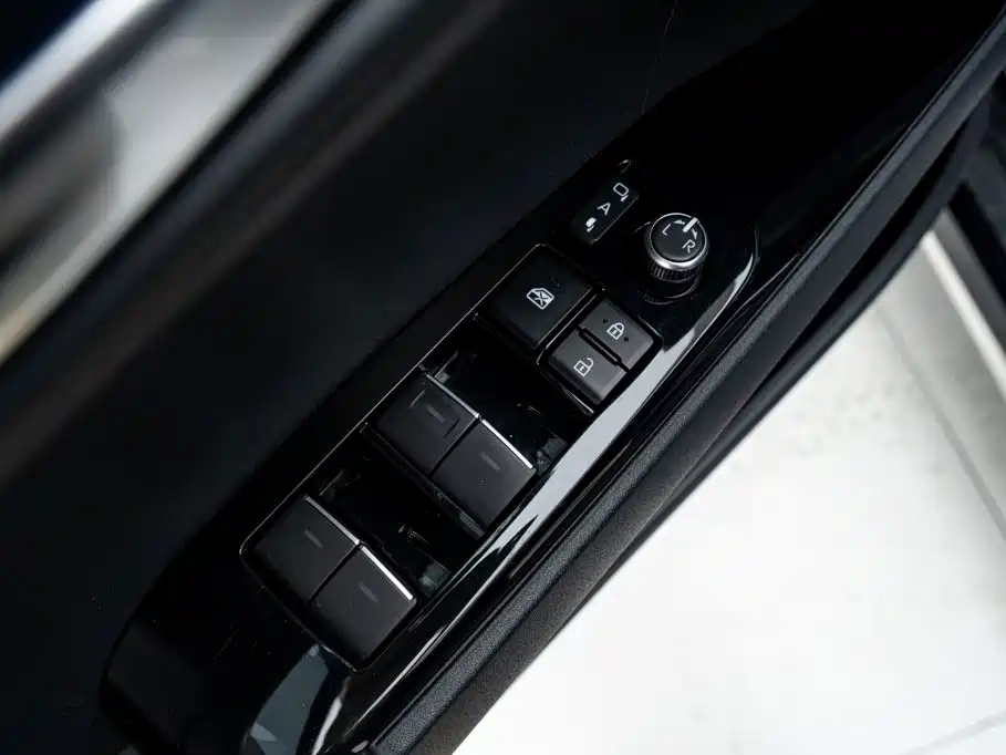 Toyota Camry 2025 — фото 23
