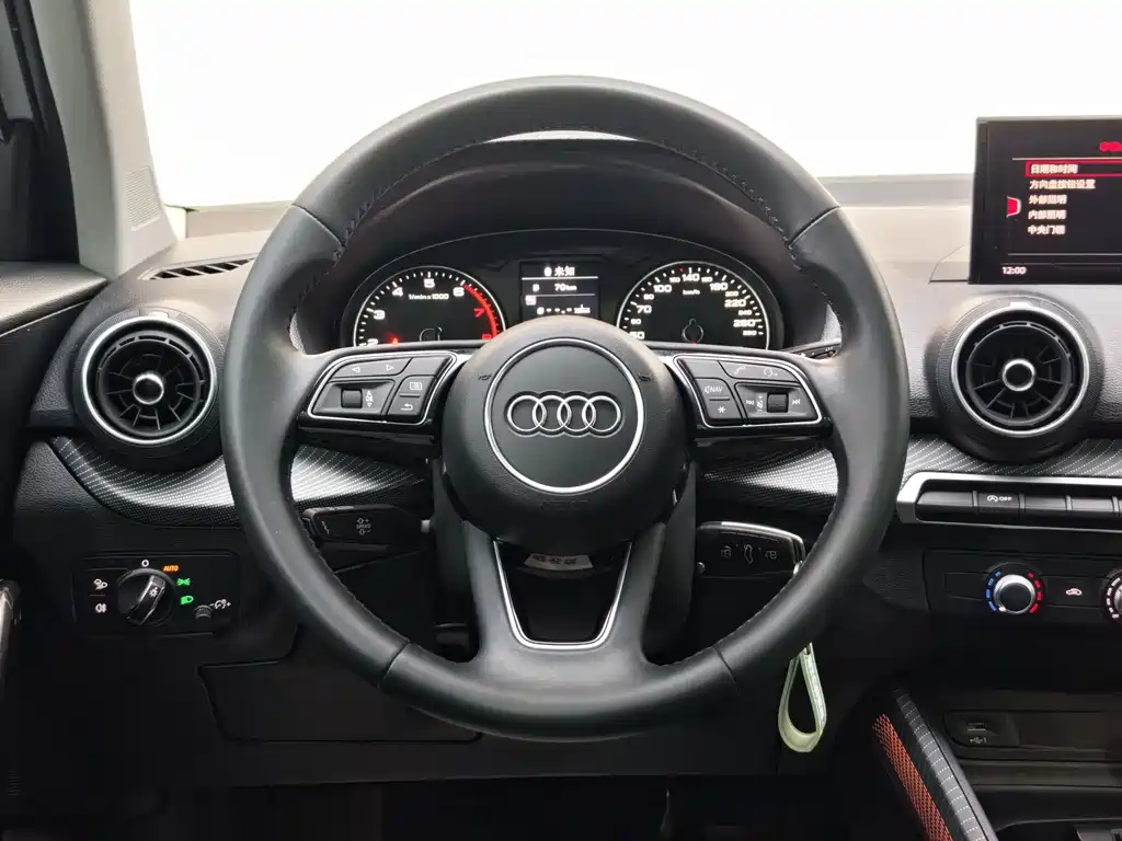 Audi Q2L 2019 — фото 24