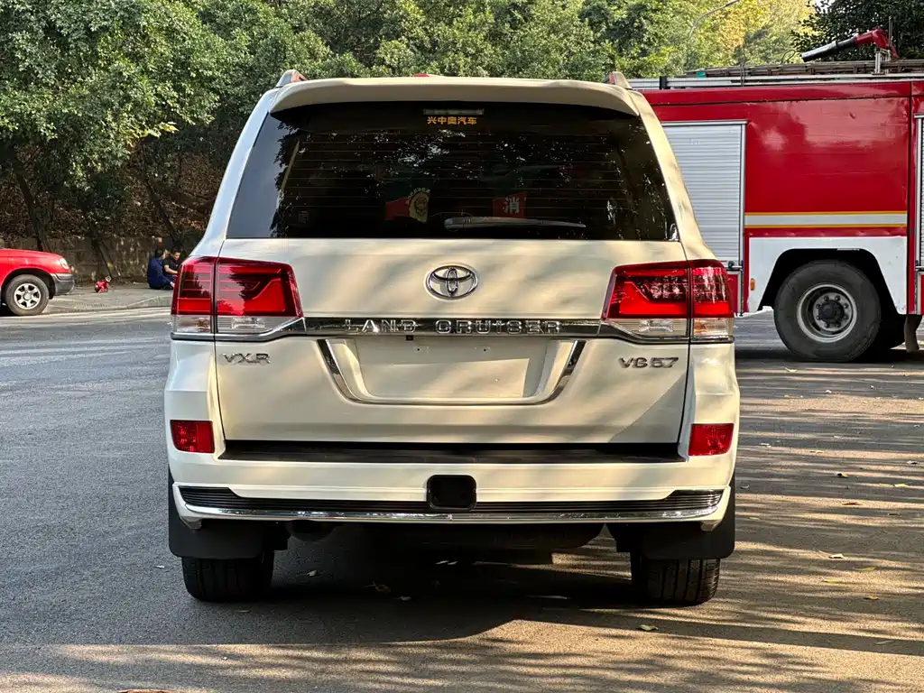 Toyota Land Cruiser 2020 — фото 3