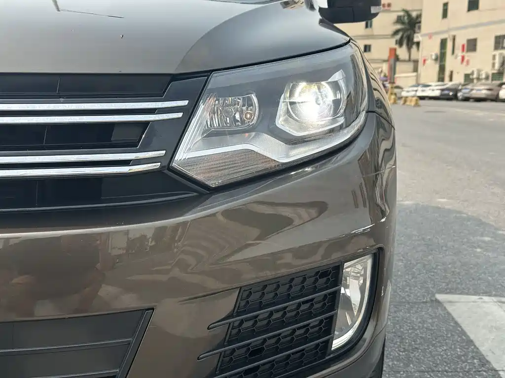 Volkswagen Tiguan 2015 — фото 9