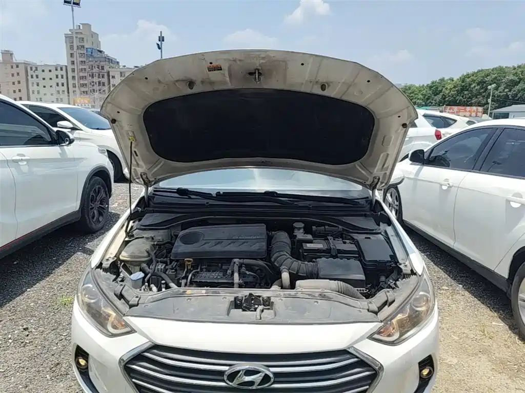 Hyundai Elantra 2017 — фото 19